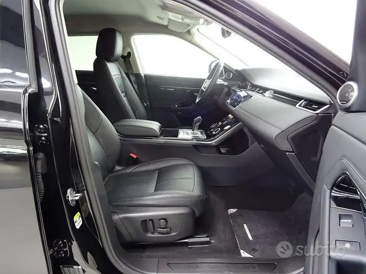 Land Rover Evoque 2023 photo 3
