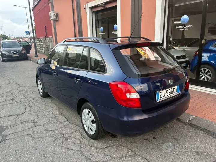 Skoda Fabia 2011 photo 4
