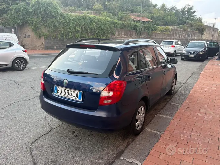 Skoda Fabia 2011 photo 5