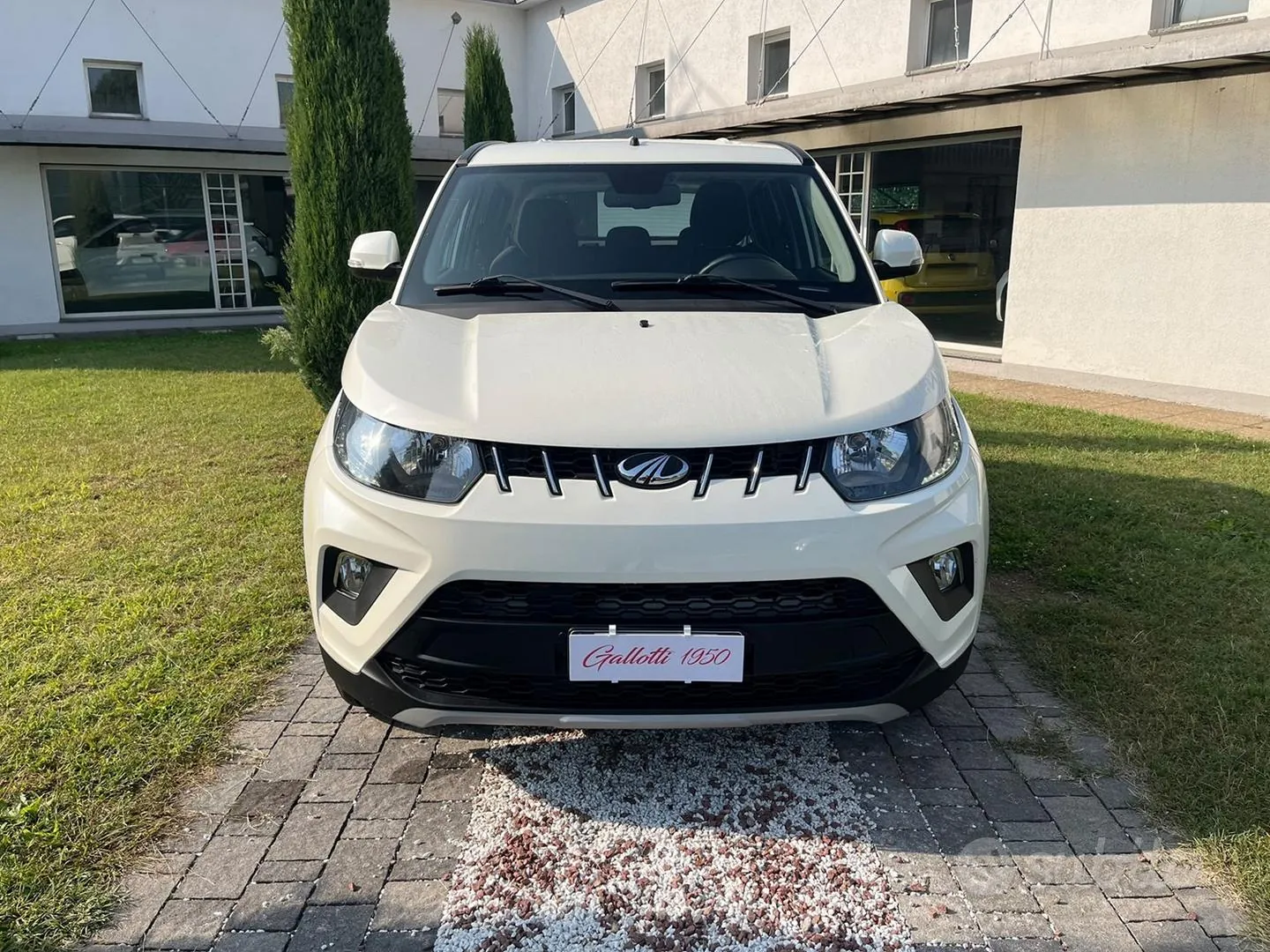 Mahindra Kuv100 2025 photo 5