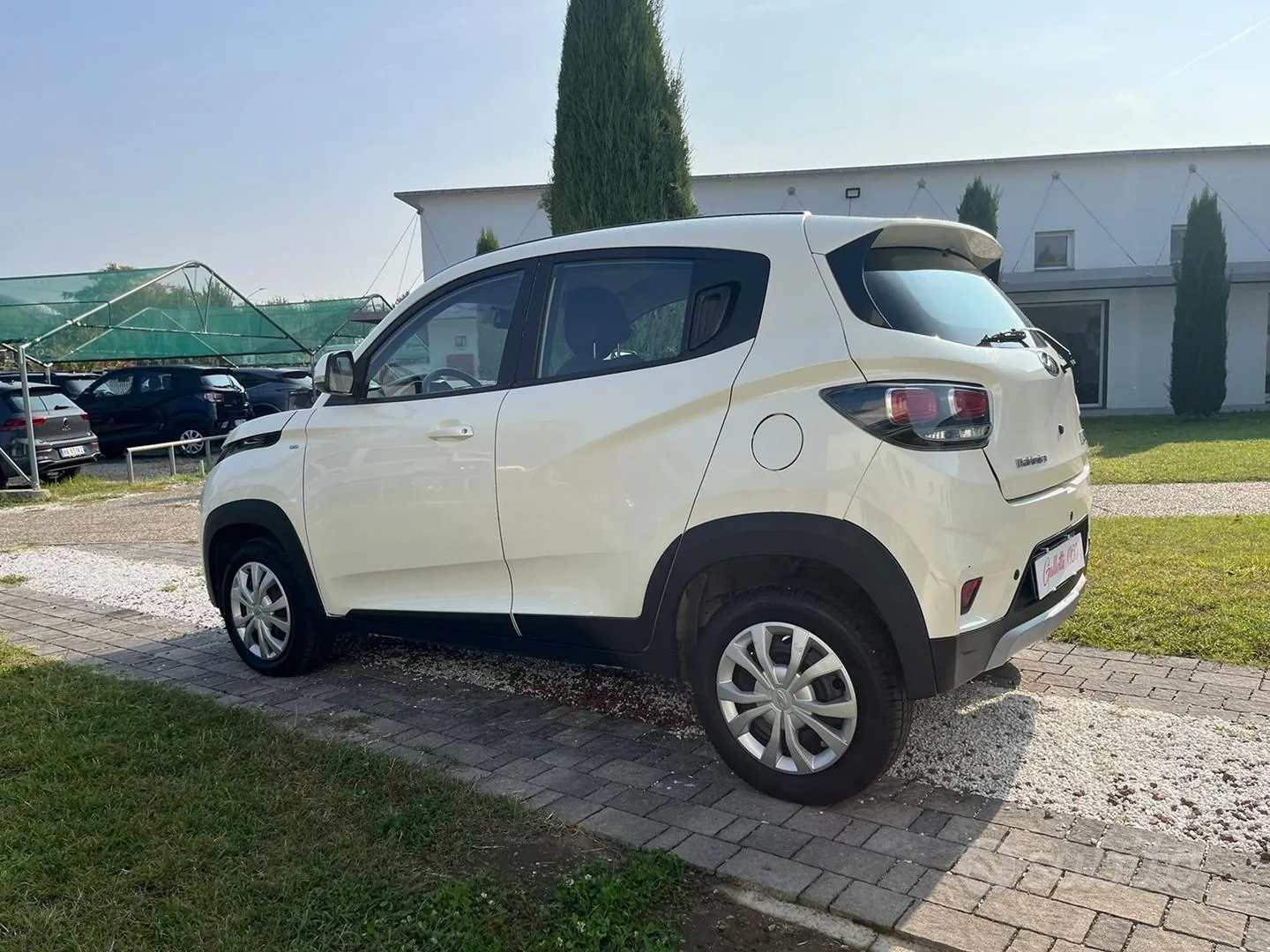 Mahindra Kuv100 2025 photo 2