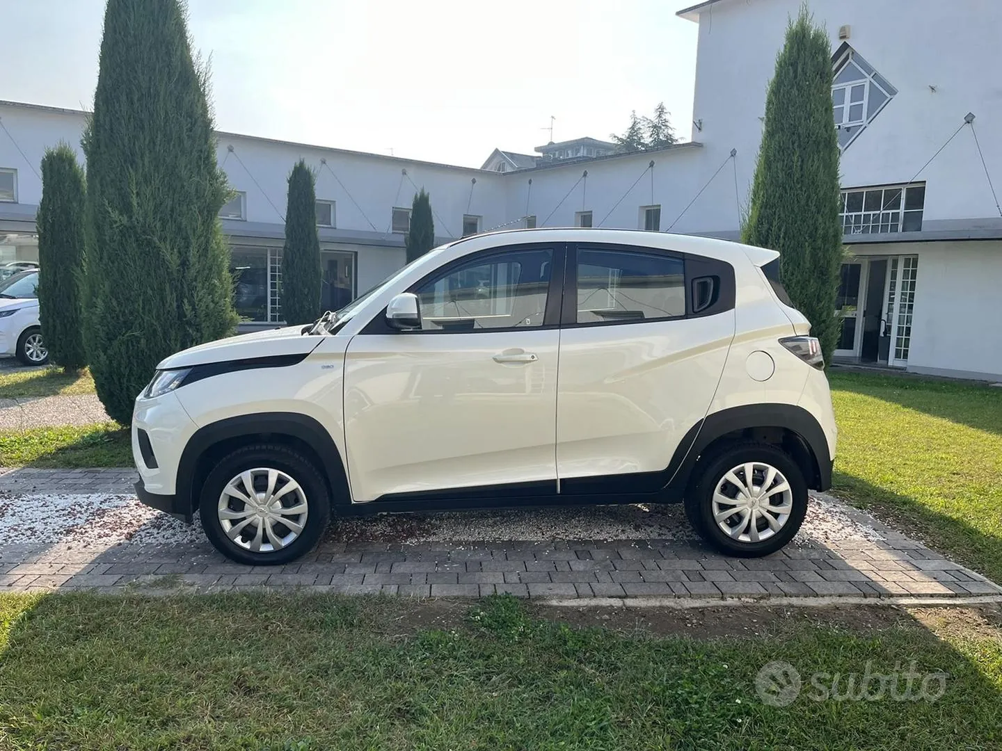 Mahindra Kuv100 2025 photo 3
