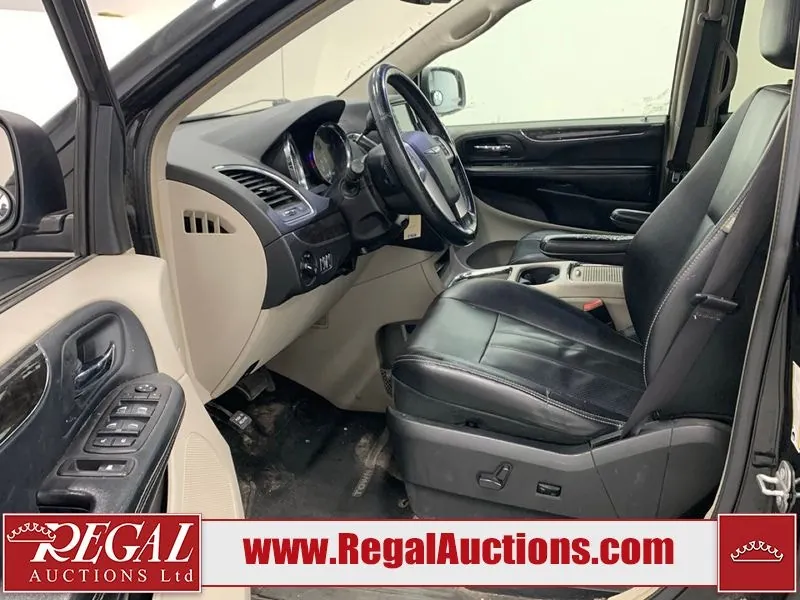 Chrysler Town & Country 2015 photo 5