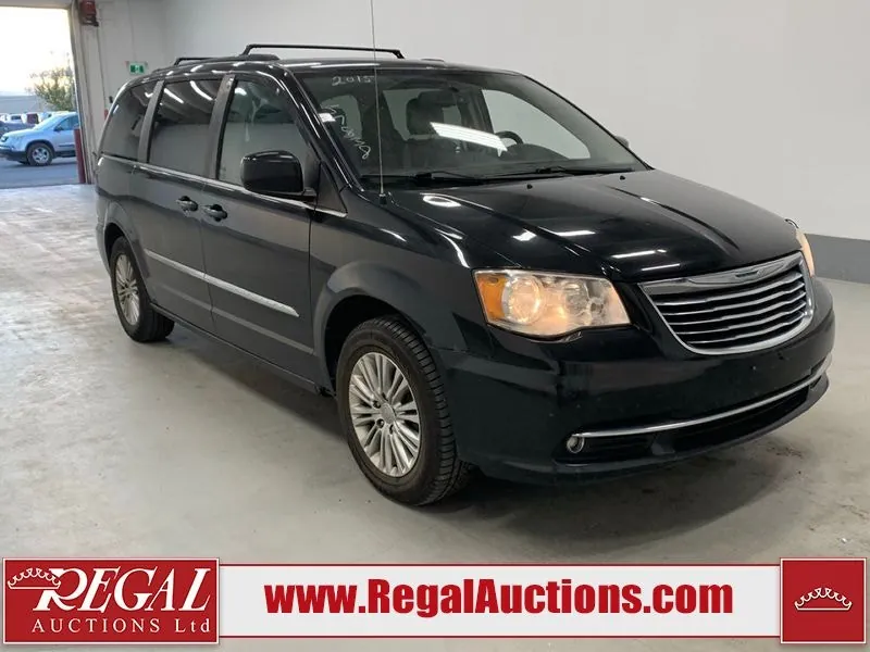 Chrysler Town & Country 2015 photo 2