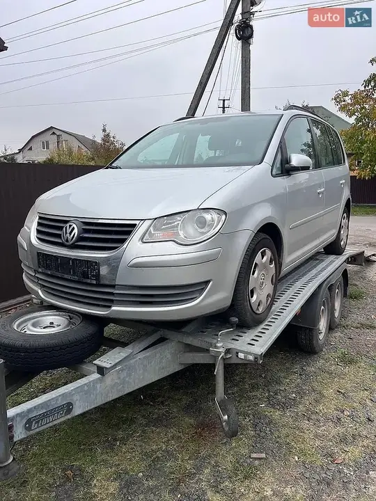 Volkswagen Touran 2008 photo 3