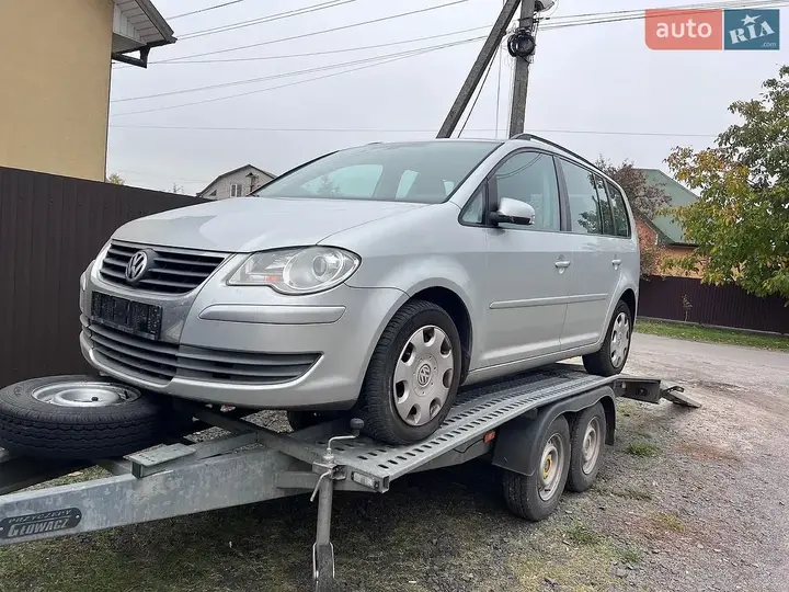 Volkswagen Touran 2008 photo 2