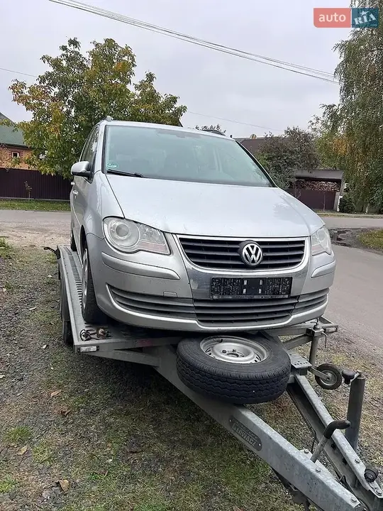 Volkswagen Touran 2008 photo 4