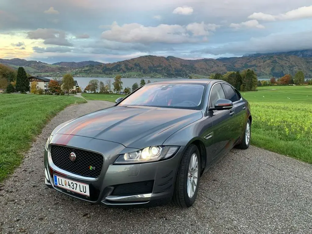 Jaguar Xf 2018 photo 2