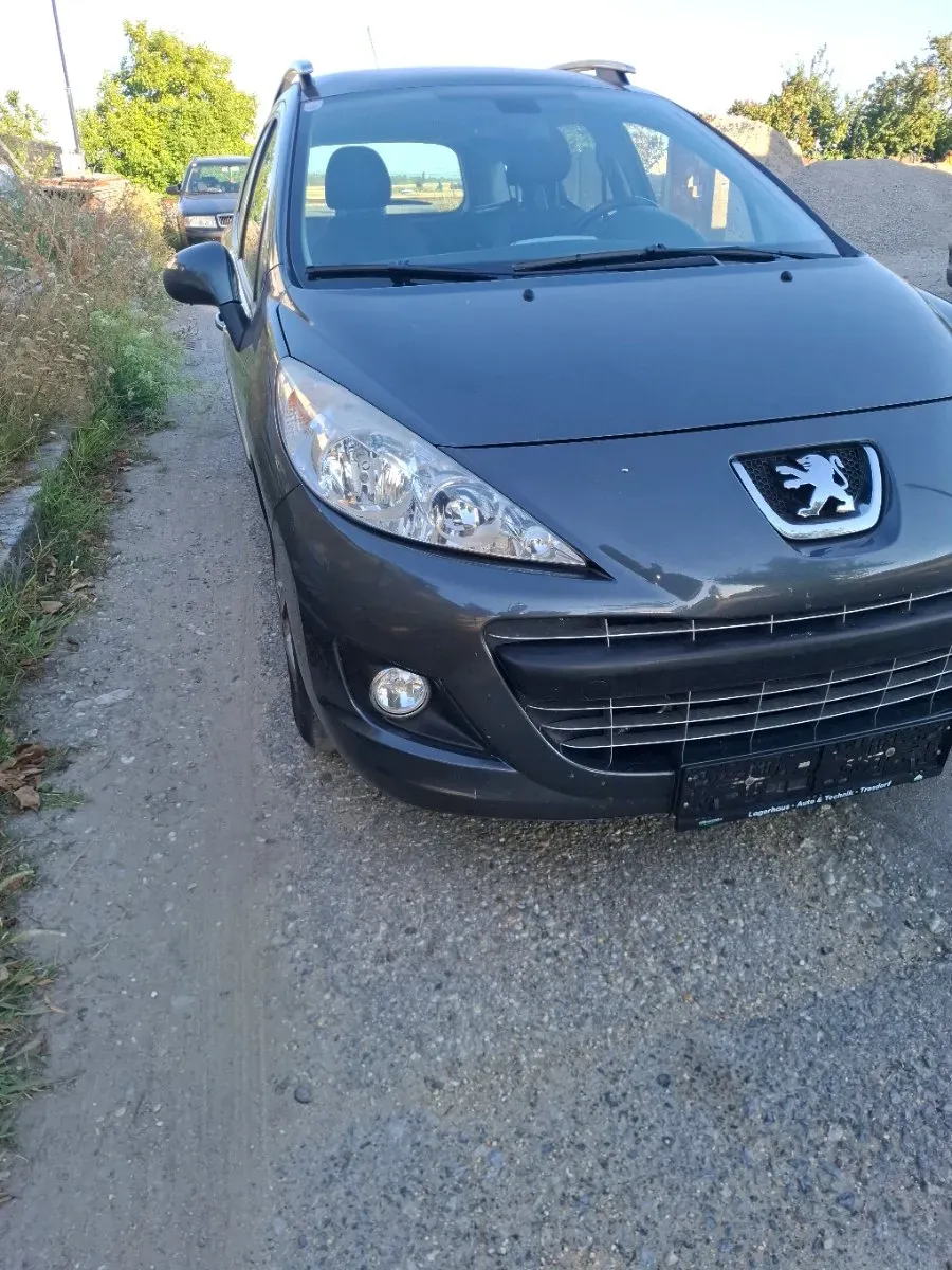 Peugeot 207 2013 photo 2