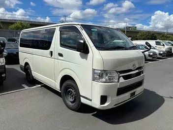 Toyota Hiace 2021 photo 2