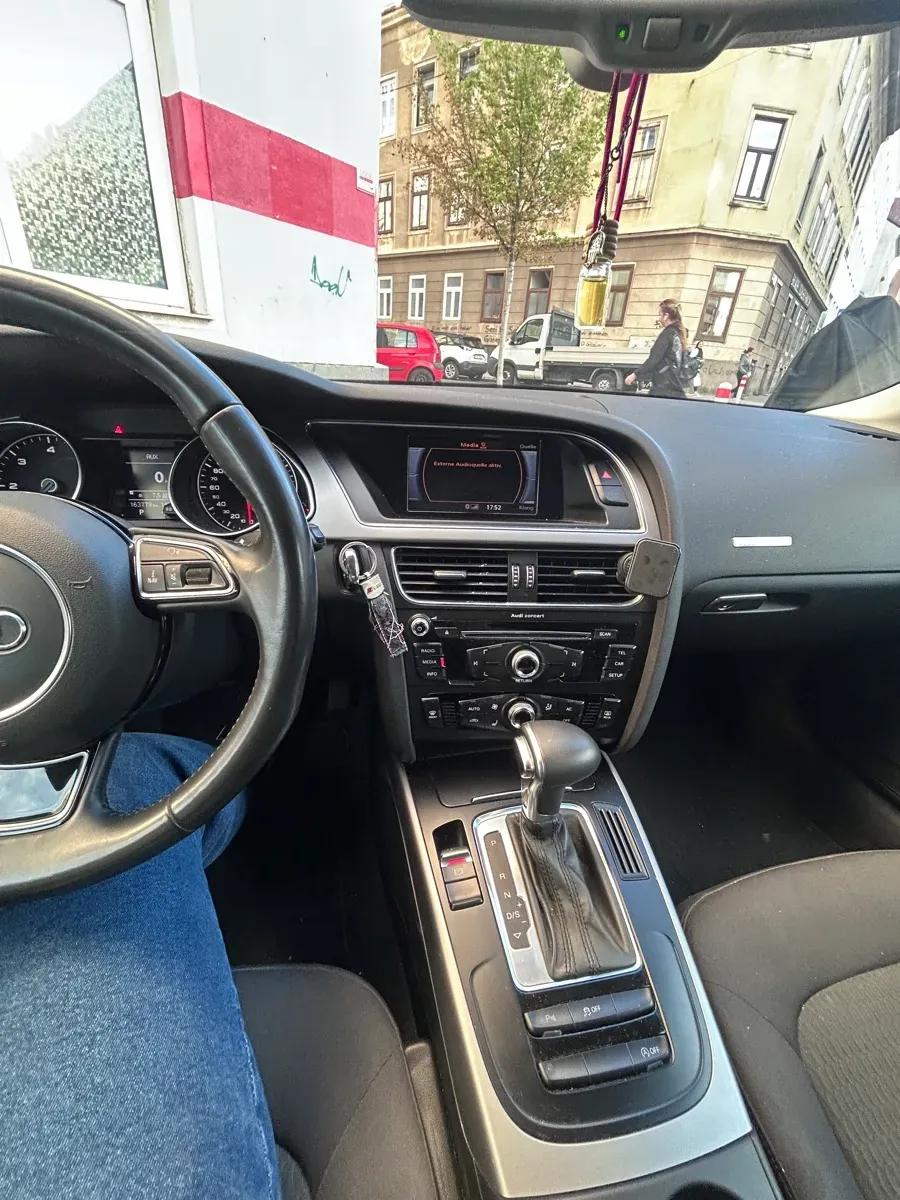 Audi A5 2012 photo 2
