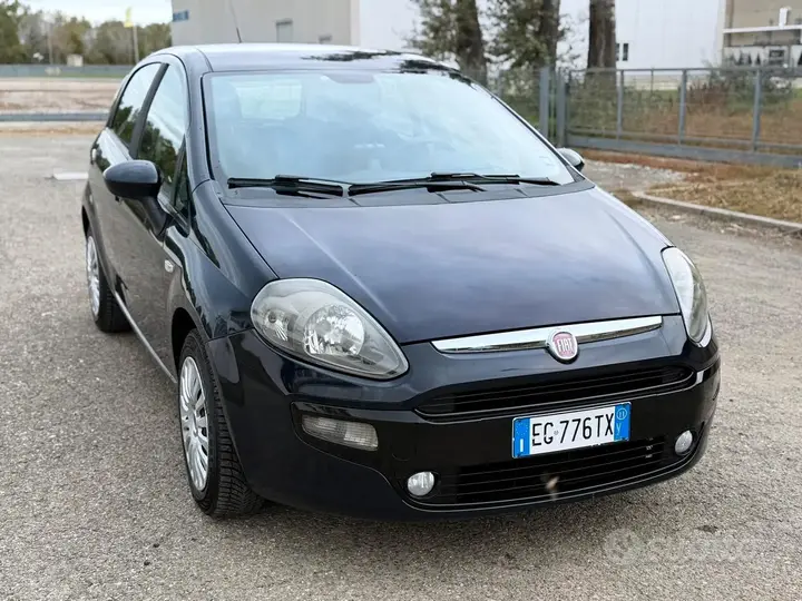 Fiat Punto Evo 2011 photo 2