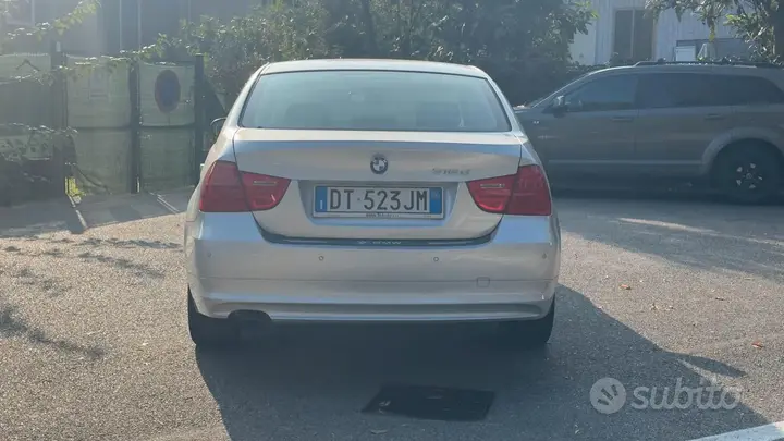 BMW 318D 2009 photo 2