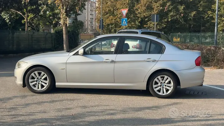 BMW 318D 2009 photo 4