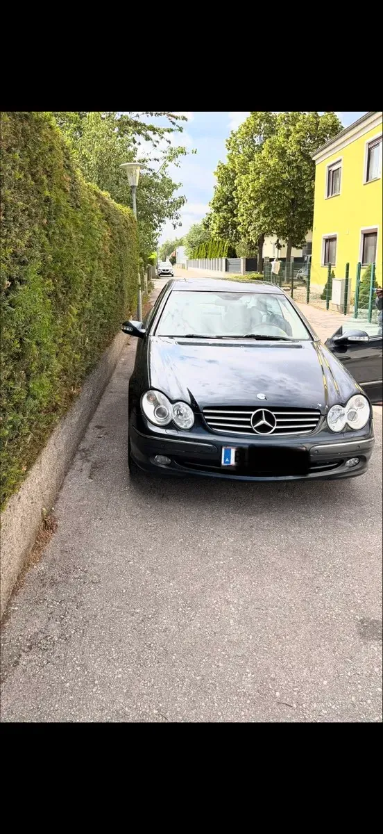 Mercedes-Benz Clk-Class 2004 photo 2