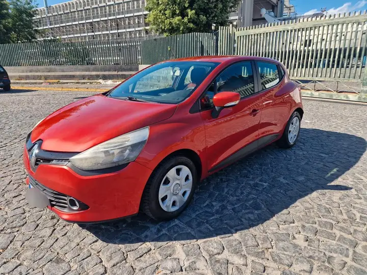 Renault Clio 2014 photo 2