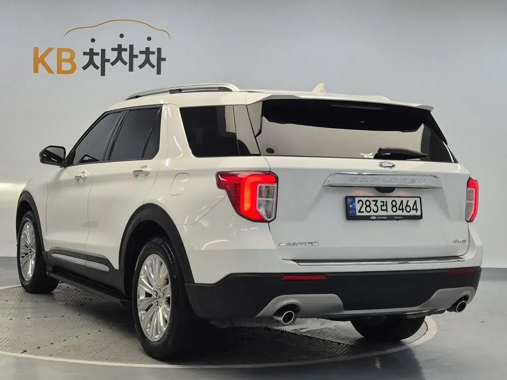 Ford Explorer 2021 photo 2