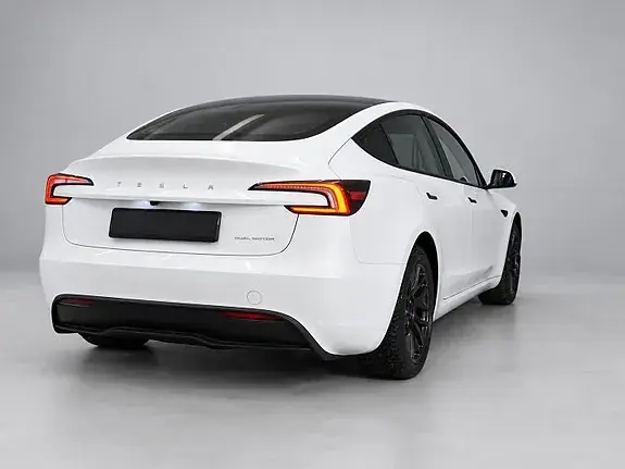 Tesla Model 3 2024 photo 5
