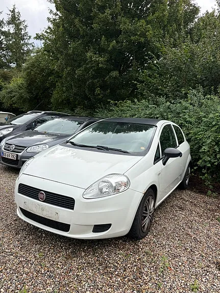 Fiat Punto 2011 photo 2