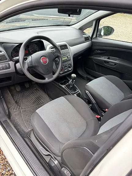 Fiat Punto 2011 photo 3
