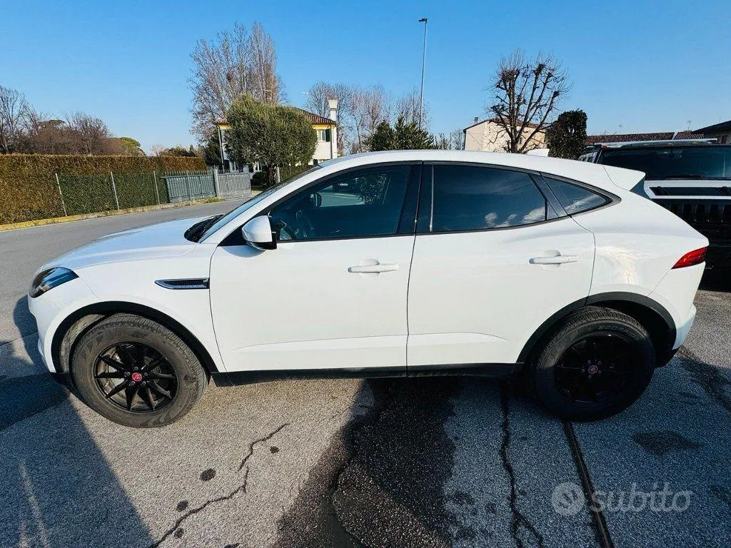 Jaguar E-Pace 2018 photo 2