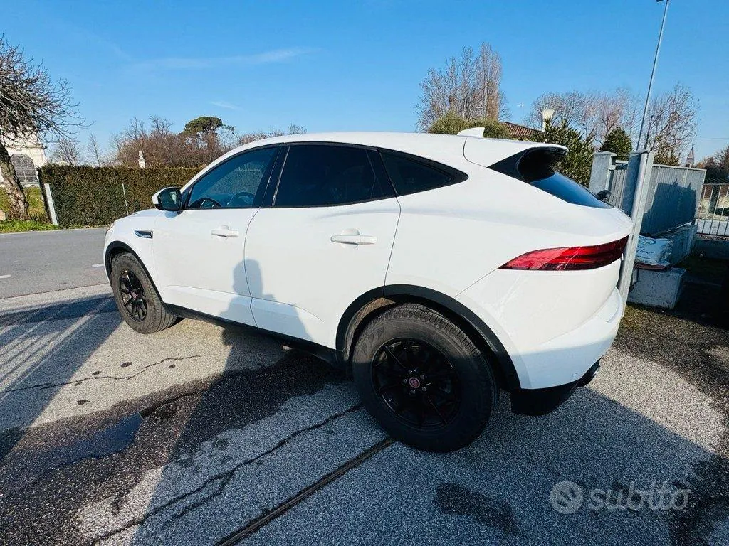 Jaguar E-Pace 2018 photo 3