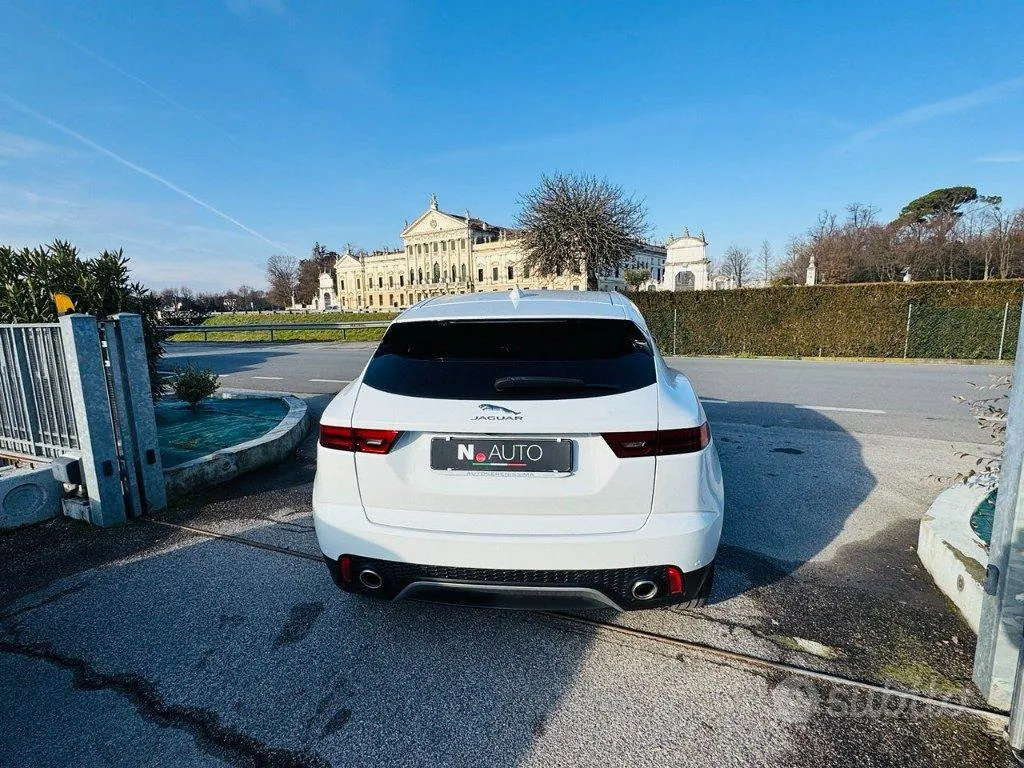 Jaguar E-Pace 2018 photo 4