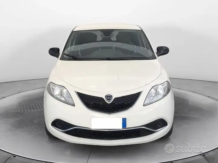 Lancia Ypsilon 2017 photo 2
