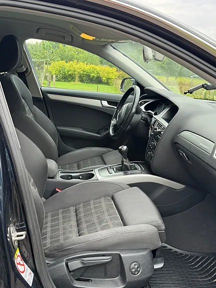 Audi A4 2011 photo 4