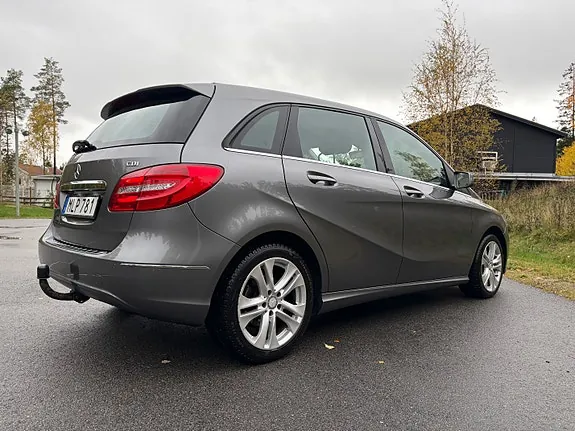 Mercedes-Benz B180 2014 photo 5