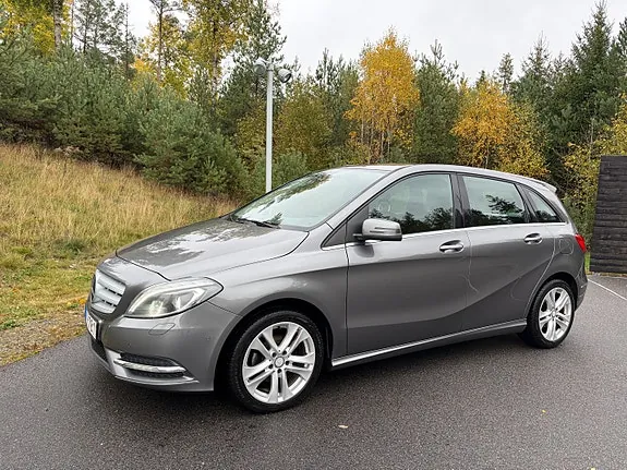 Mercedes-Benz B180 2014 photo 2
