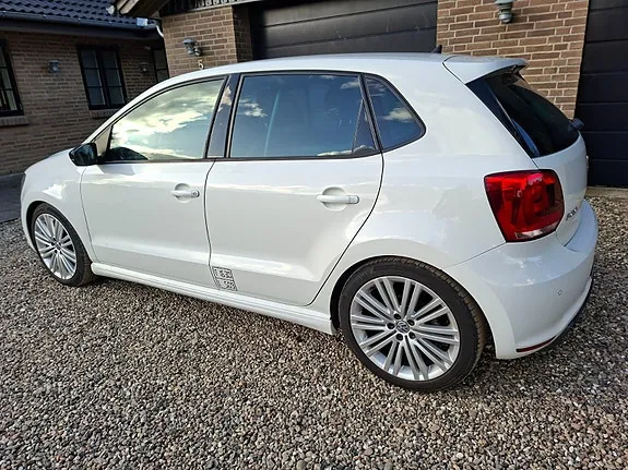 Volkswagen Polo 2013 photo 2