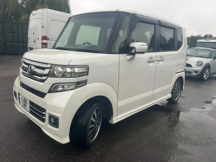 Honda N-Box 2015 photo 2
