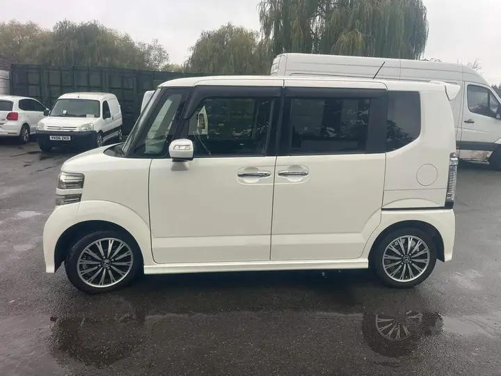 Honda N-Box 2015 photo 3