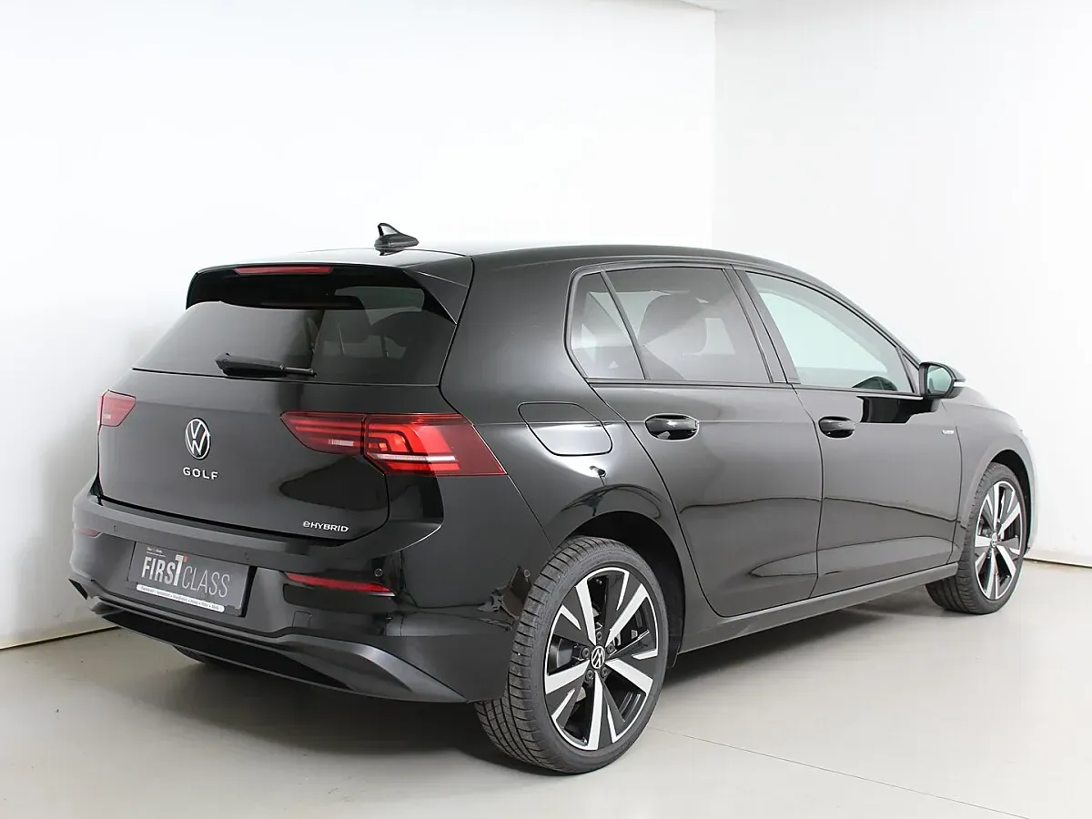 Volkswagen Golf 2025 photo 2