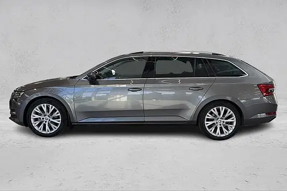 Skoda Superb 2023 photo 2