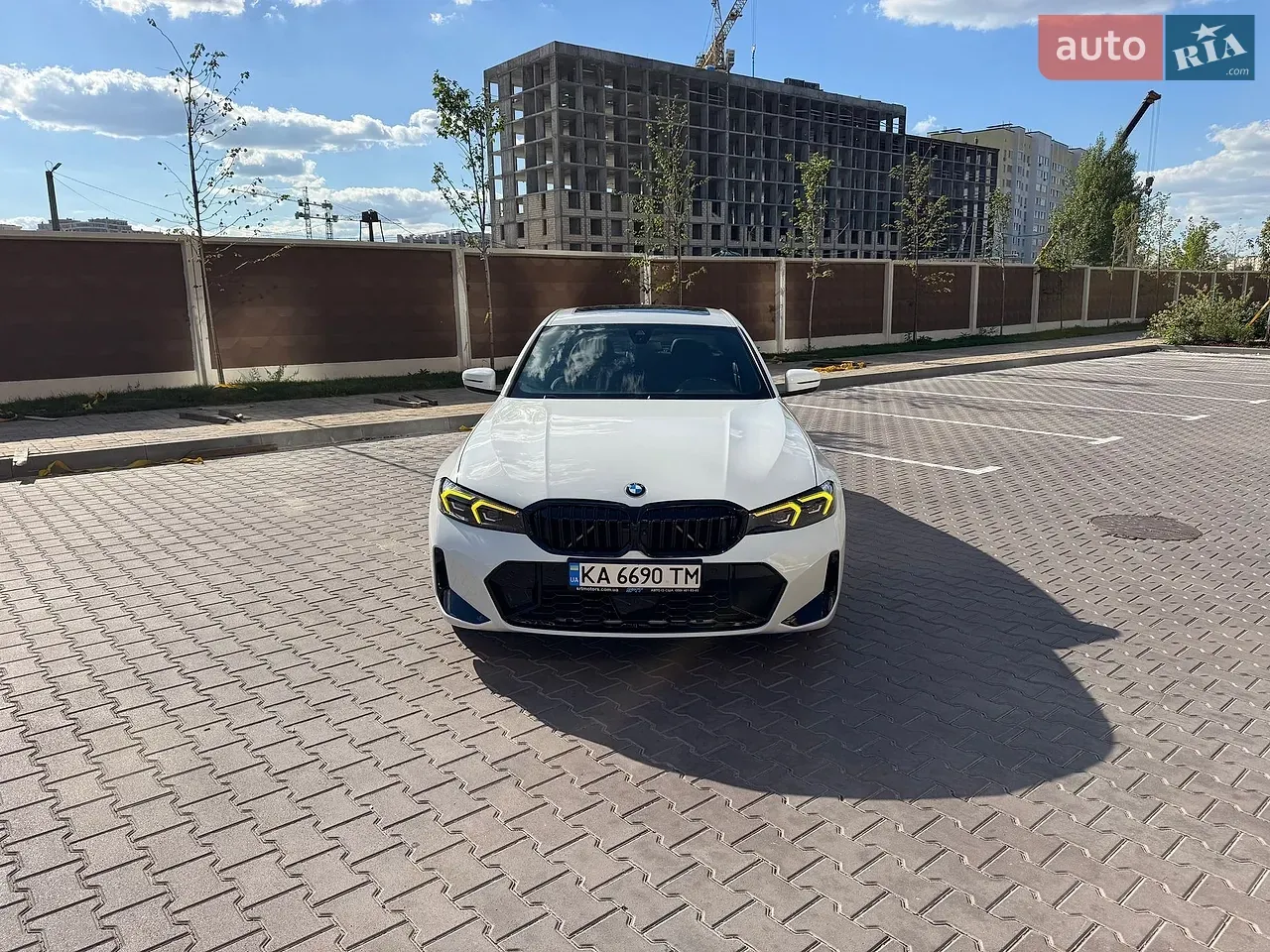 BMW 3 Series 2019 photo 2