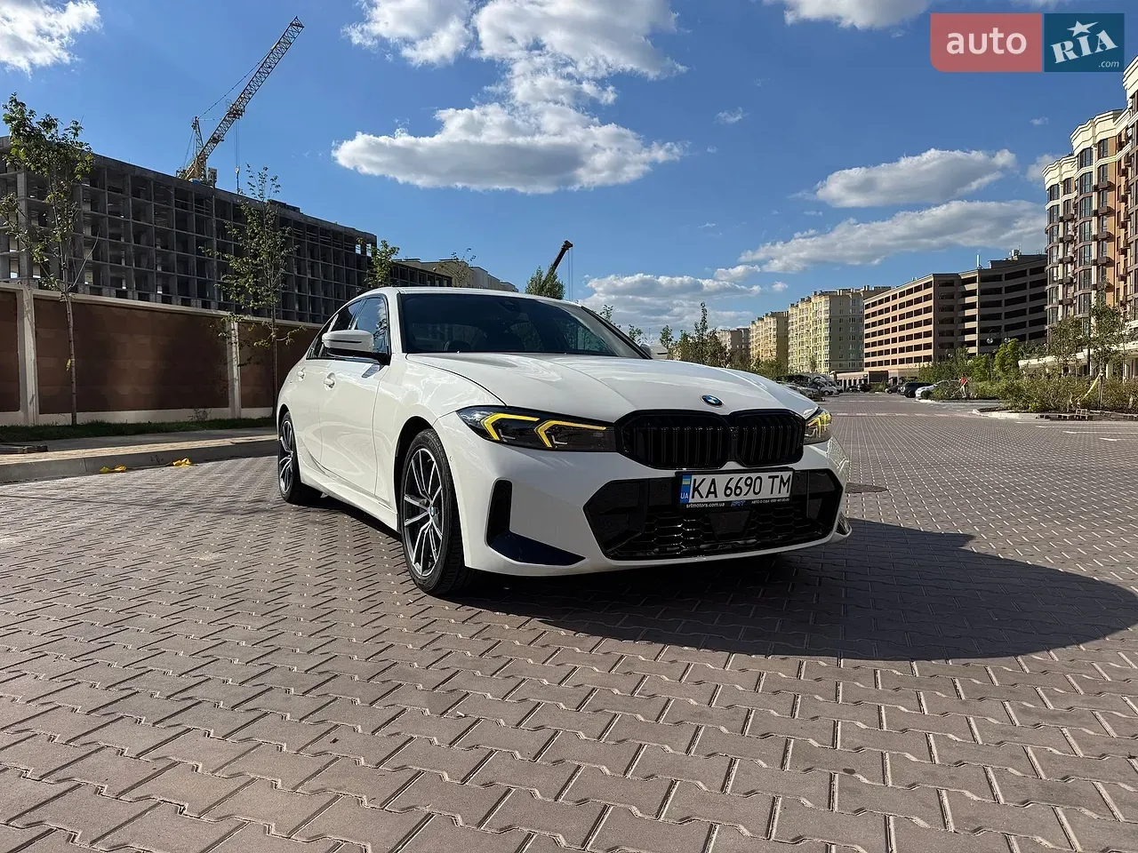 BMW 3 Series 2019 photo 3