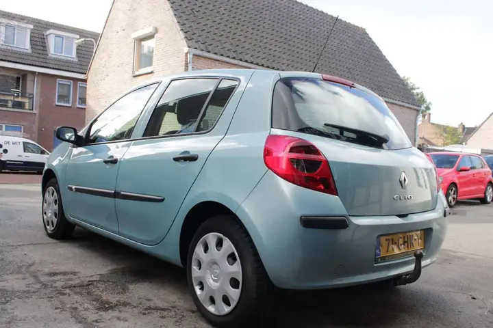 Renault Clio 2008 photo 4