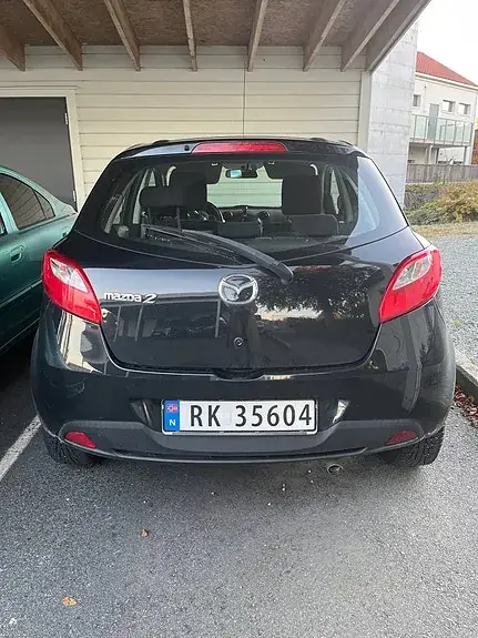 Mazda 2 2011 photo 2