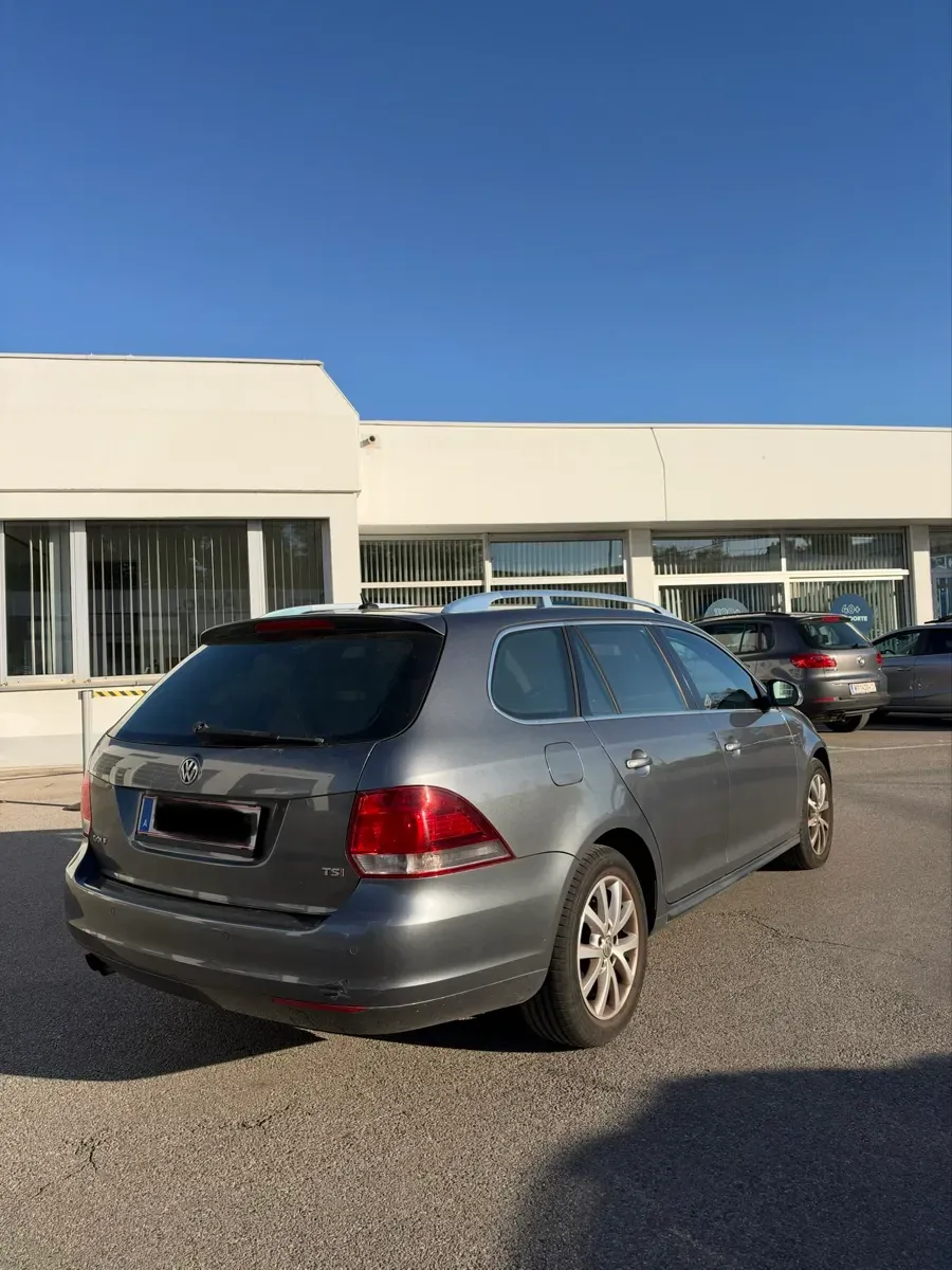 Volkswagen Golf 2010 photo 2