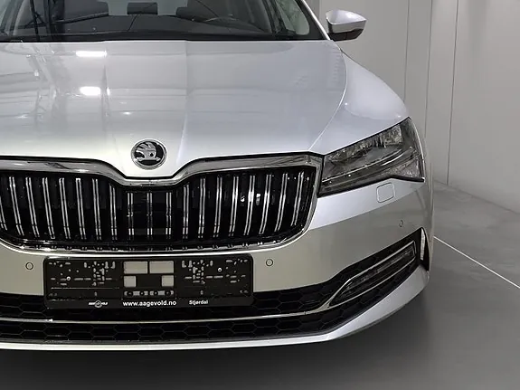 Skoda Superb 2023 photo 5