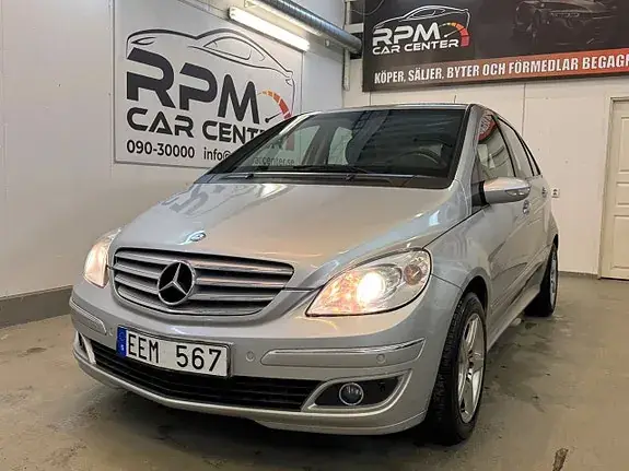 Mercedes-Benz B 180