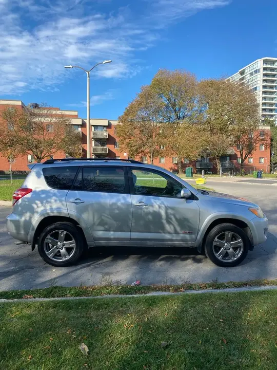 Toyota Rav4 2010 photo 4