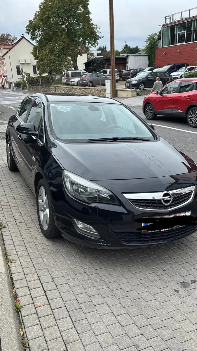 Opel Astra 2010 photo 3
