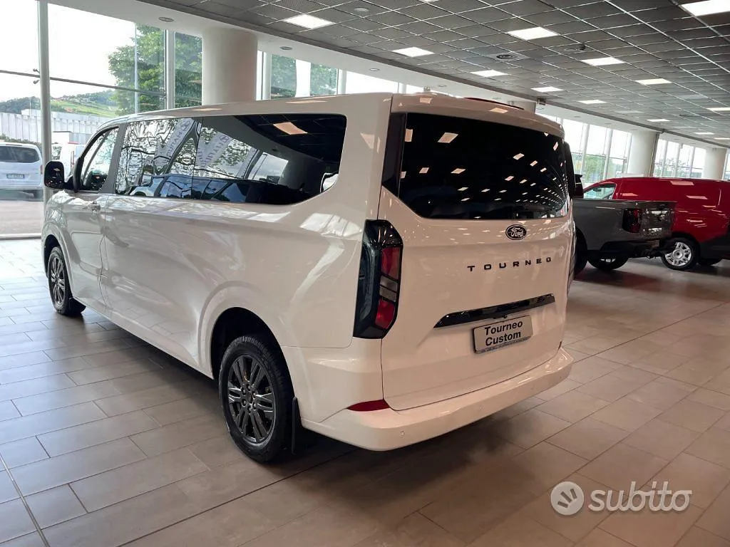 Ford Tourneo Custom 2024 photo 4