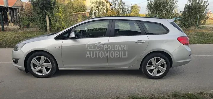 Opel Astra J 2013 photo 3