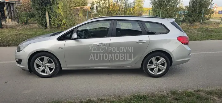 Opel Astra J 2013 photo 4