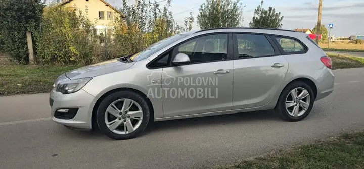 Opel Astra J 2013 photo 5