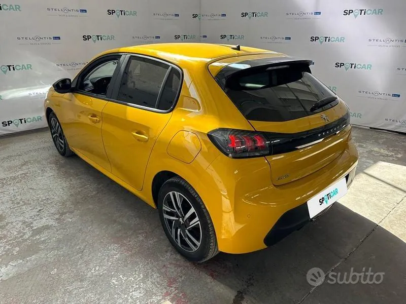 Peugeot 208 2023 photo 3
